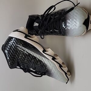 Boys Under Armour Spotlight Hammer RM Jr Football Shoes, Black/White, 5Y, Used